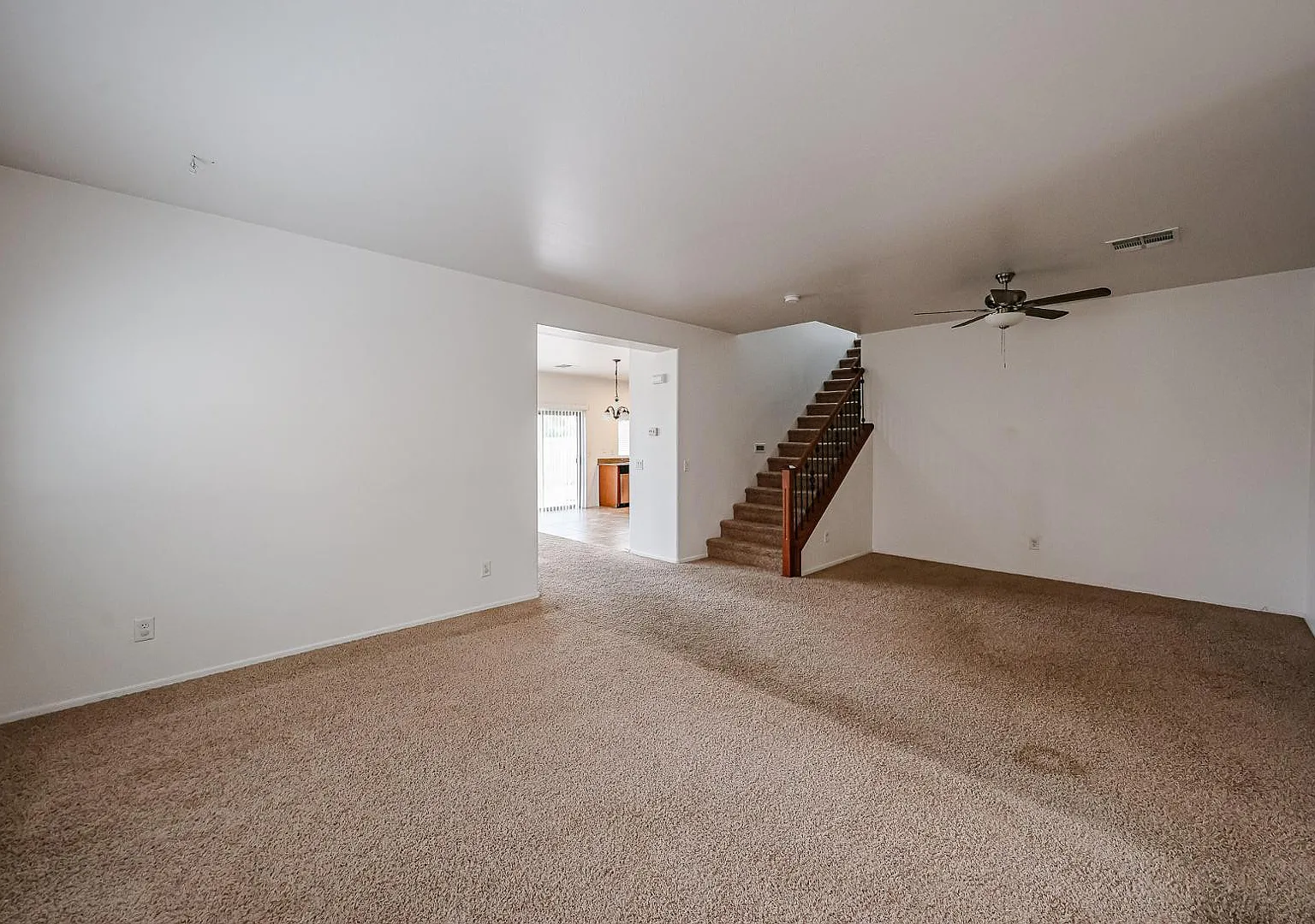 3 bed, 2.5 bath, 2325 sqft, $1,995 — Photo 3