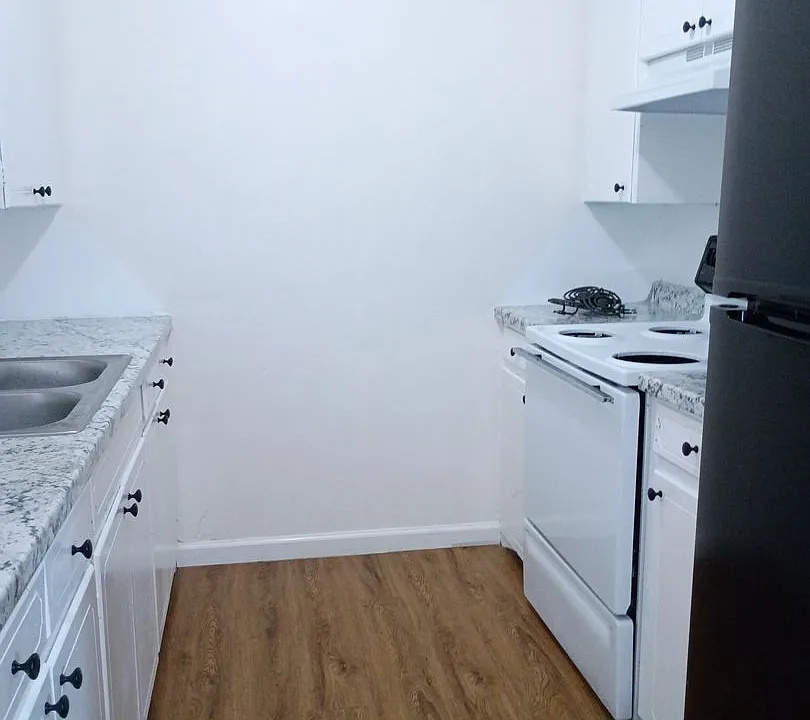 100 Reynolds St