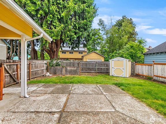 5th image of 324 18th Avenue SE