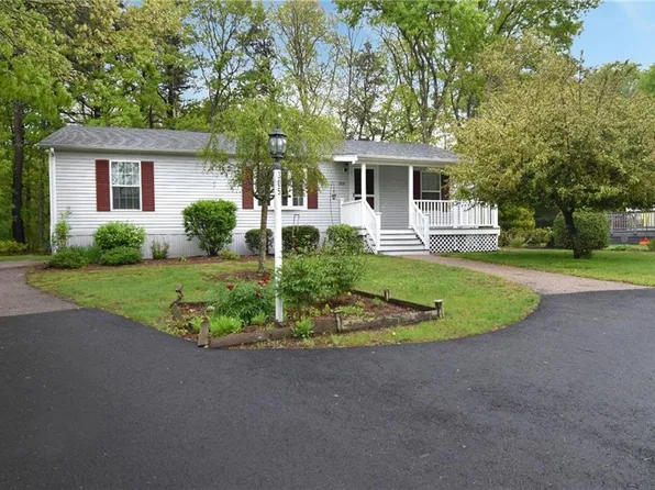 305 Leisure Dr, South Kingstown, RI 02879