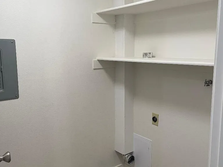 207 Wirsching Ave W #3 — Photo 9