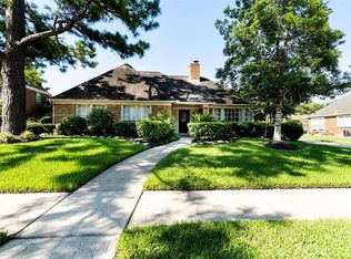 15406 Greenleaf Ln, Houston, TX 77062