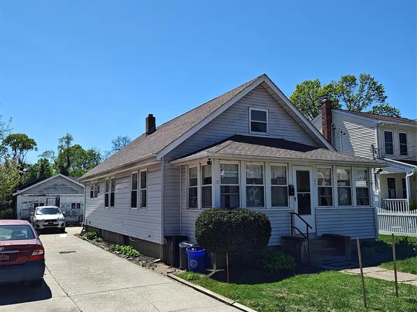 27 Coolidge Avenue, Amityville, NY 11701