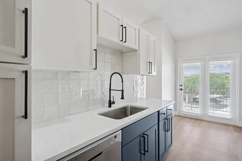 2 bed, 912 sqft, $1,461 — Photo 1