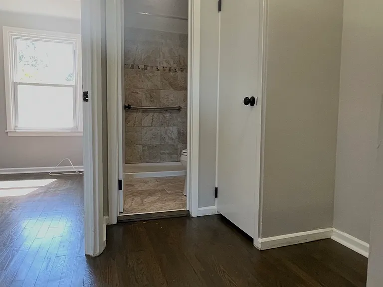 11-17 Dupont Pl #15 — Photo 23