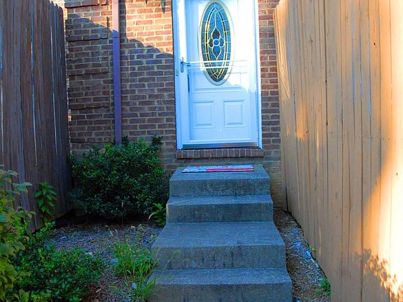2nd image of 313 Bainbridge Dr APT B