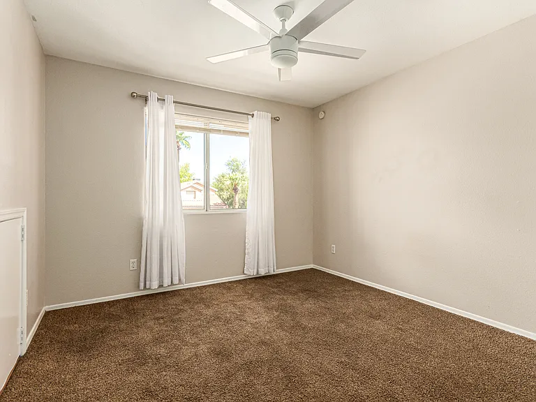 3223 E Poinsettia Dr — Photo 29