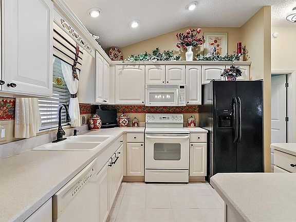 4th image of 16816 SE 86th Berwick Ter