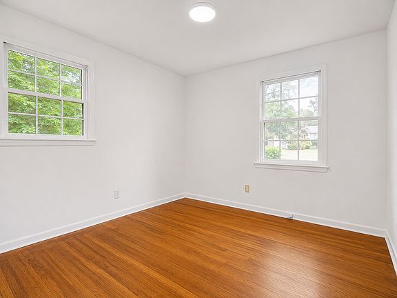 4th image of 101 Lloydwood Dr