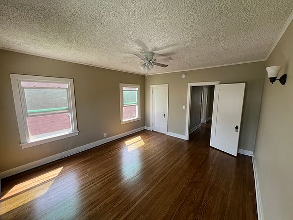 3rd image of 716 W 46th St #716