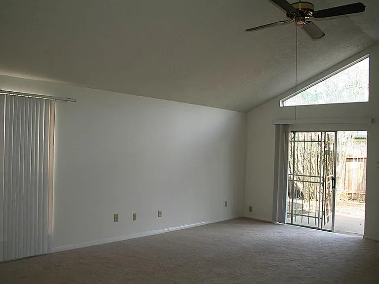 11726 Plumbrook Dr — Photo 5
