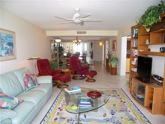 3rd image of 200 Periwinkle Way Unit 327