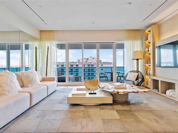 2nd image of 102 24th St #Penthouse 1607