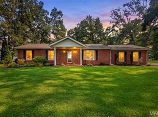 8861 Gilmore Lake Rd, Columbia, IL 62236