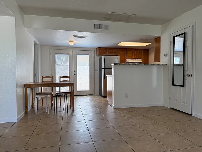 312 S Wilson St — Photo 8