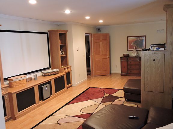 3rd image of 10137 Horseshoe Cir