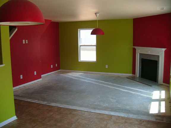 3rd image of 846 Plaza Walk Dr