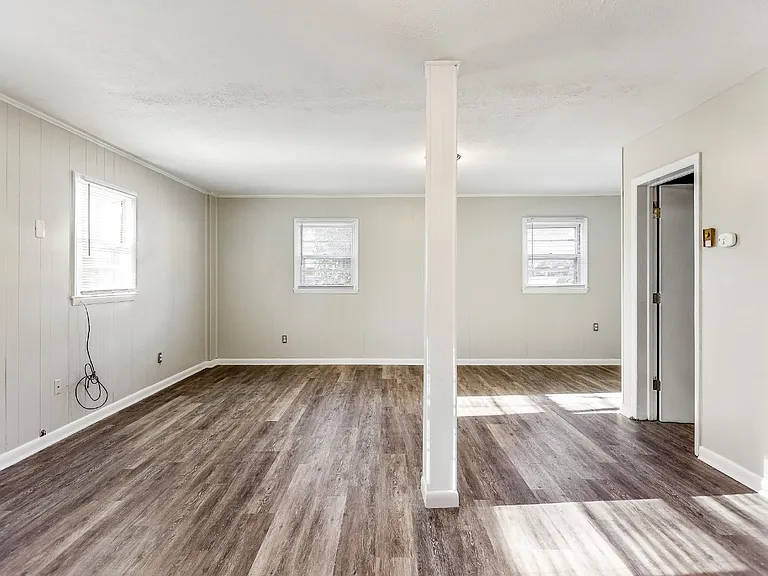 1089 Essex Pl — Photo 13