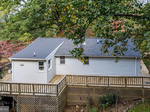 4th image of 16 Broadway Ct