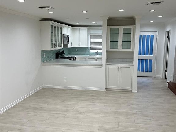 4th image of 1415 26th St Unit 5