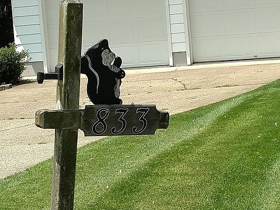 2nd image of 833 Marilyn Dr