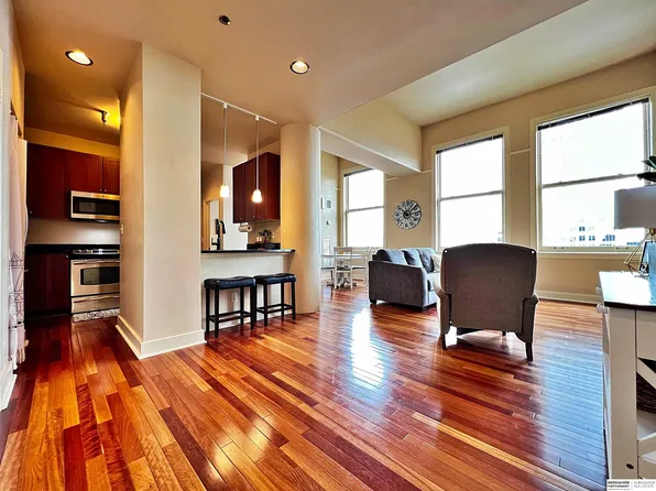 300 S 16th St APT 1306, Omaha, NE 68102