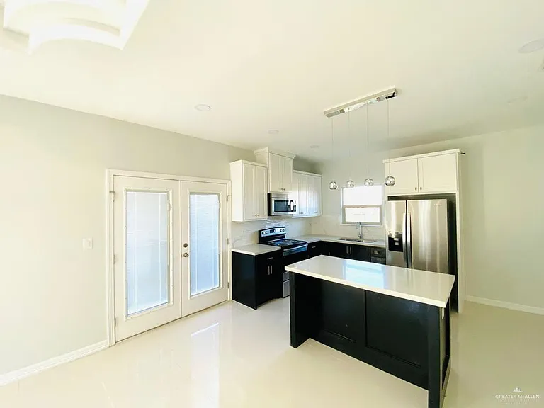 208 W Rutherford Ave #2 — Photo 2