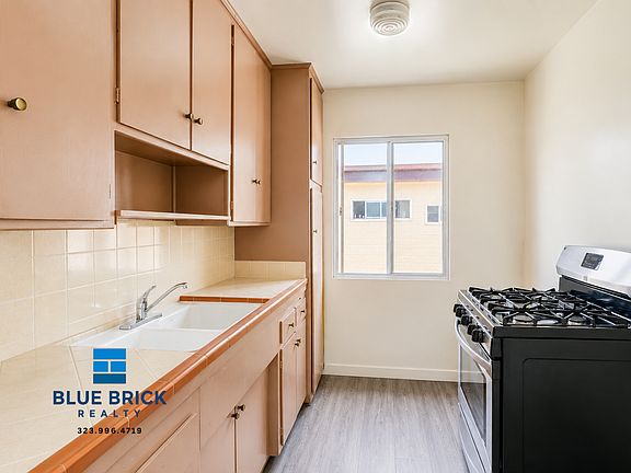 2nd image of 1055 N El Centro Ave APT 8