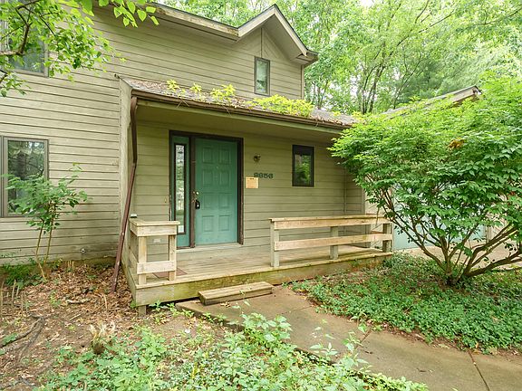 3rd image of 9856 Oak Forest Cir