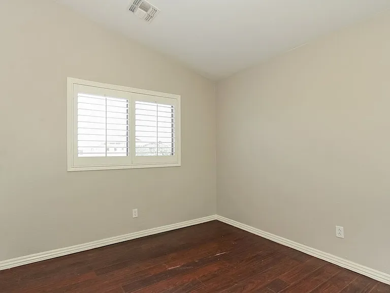 5541 W Wood St — Photo 12