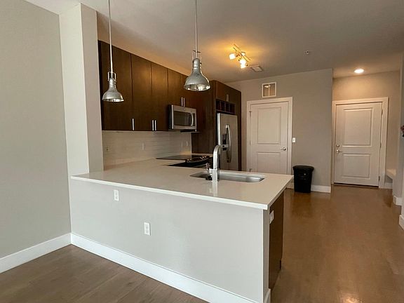 4th image of 4294 E 8th Pl #737