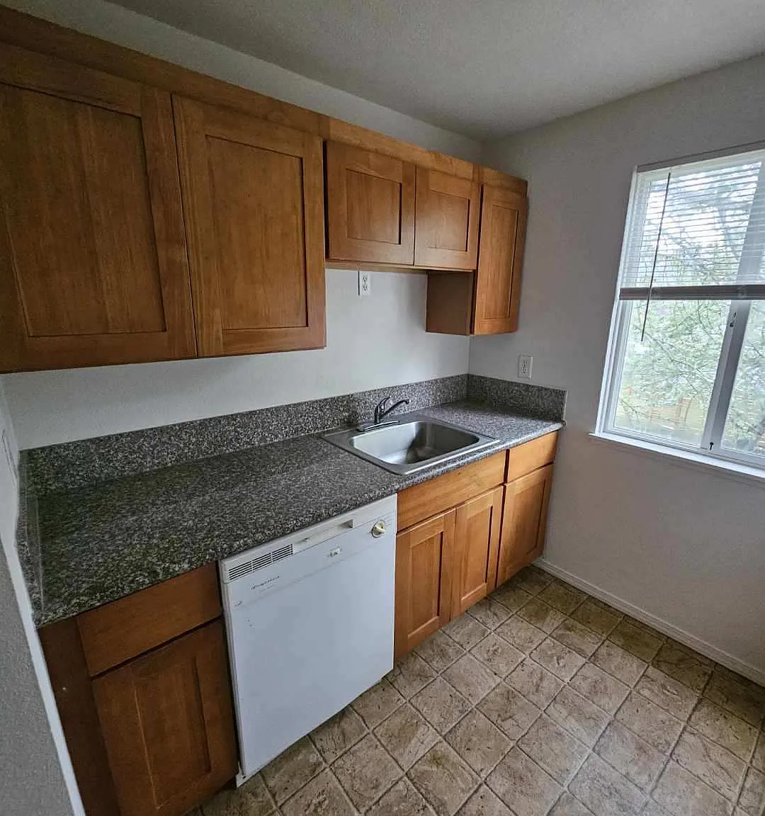 8231 NE Broadway St — Photo 3