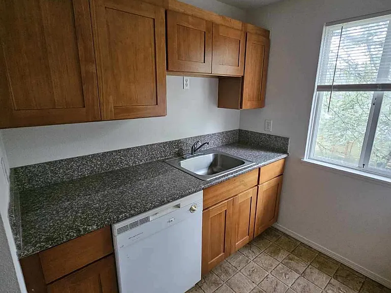 8231 NE Broadway St #2 — Photo 3