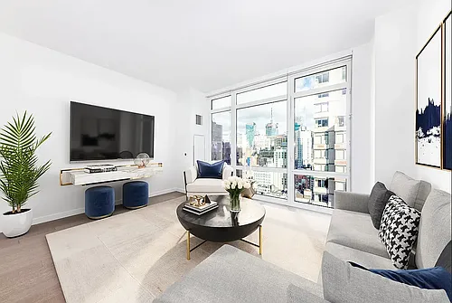 42 W 33rd St Photo 1