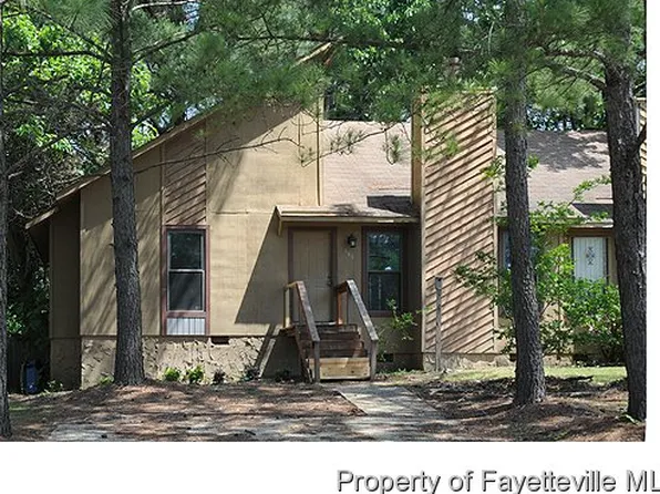 860 Danish Dr, Fayetteville, NC 28303