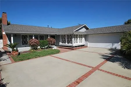 3421 Rowena Dr