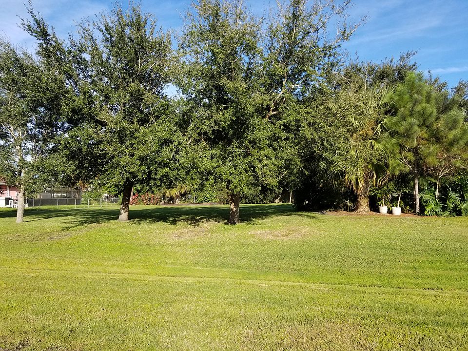 2nd image of 1671 SE Seashore Ln