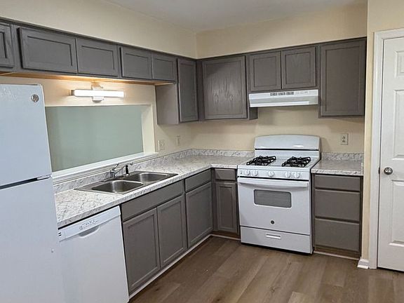 5th image of 736 Goodard Dr