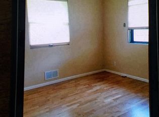 250 Eloise Dr, Benton Harbor, MI 49022