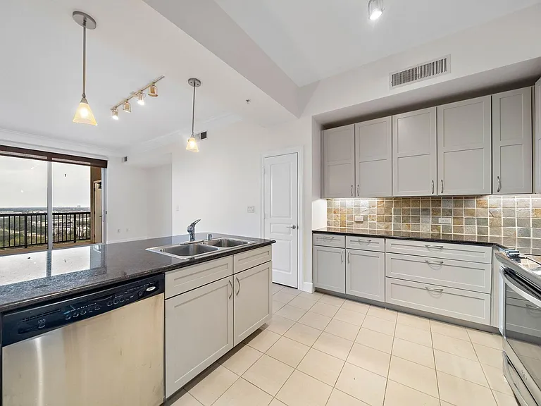 3333 Allen Pkwy #1403 — Photo 7