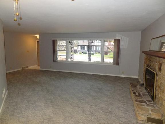5th image of 700 S Mill St