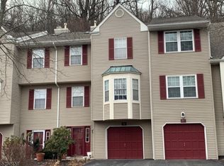 98 Pinehurst Dr, Washington, NJ 07882