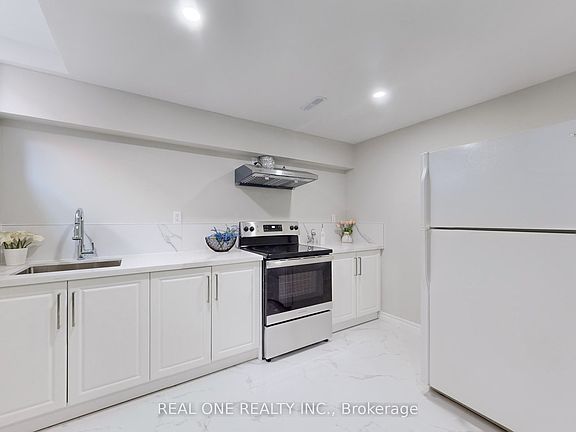 2nd image of 27 Gladiola Ct E