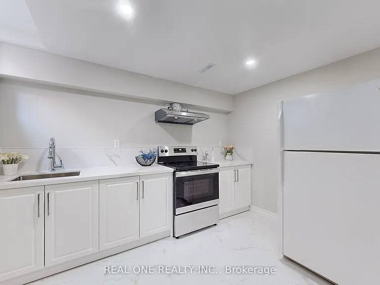 27 Gladiola Ct E — Photo 2