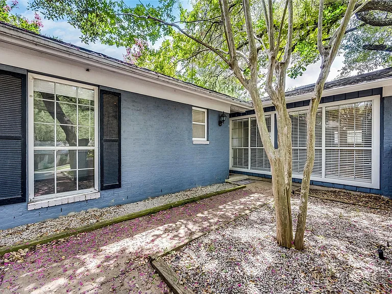 8803 Westover Club Dr #B — Photo 2