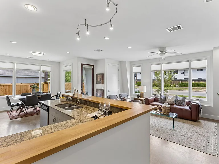 5305 Guadalupe St #A — Photo 3