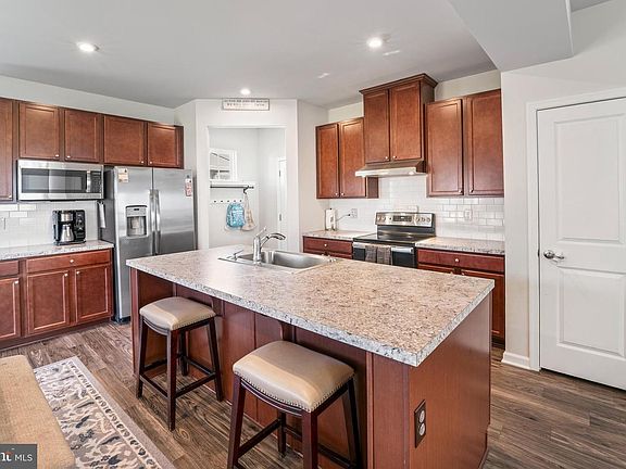 3rd image of 221 Weston Dr