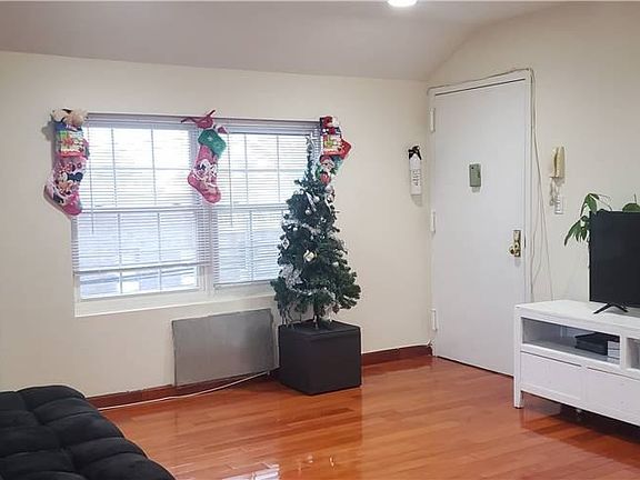 3rd image of 147-09 Elm Ave Floor 3