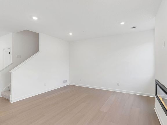 5th image of 4957 Rudolf Ln NW