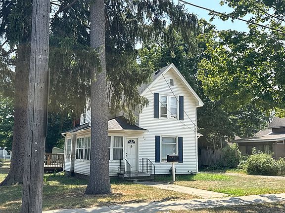 3rd image of 94 W Division St